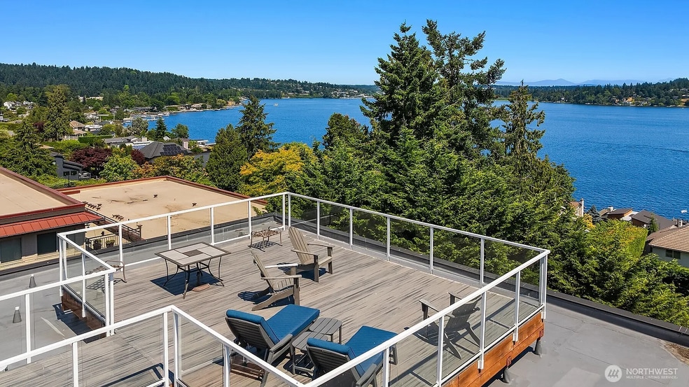 Rooftop deck - 3825 NE 155th Pl