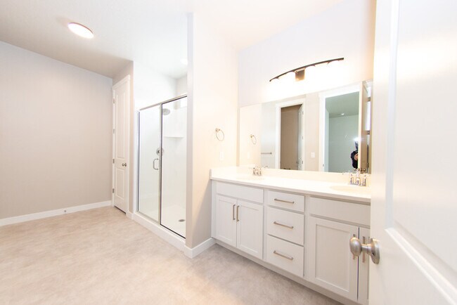 Building Photo - Modern Farmhouse Rambler – 7 Bed, 4 Bath –...
