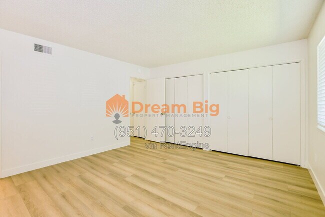 Building Photo - 5155 Harriett Cir