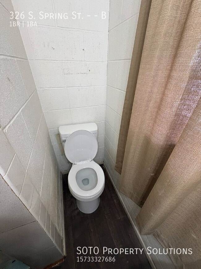 Building Photo - 326 S Spring St