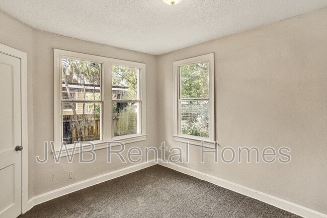 Building Photo - 1171 W 12th St