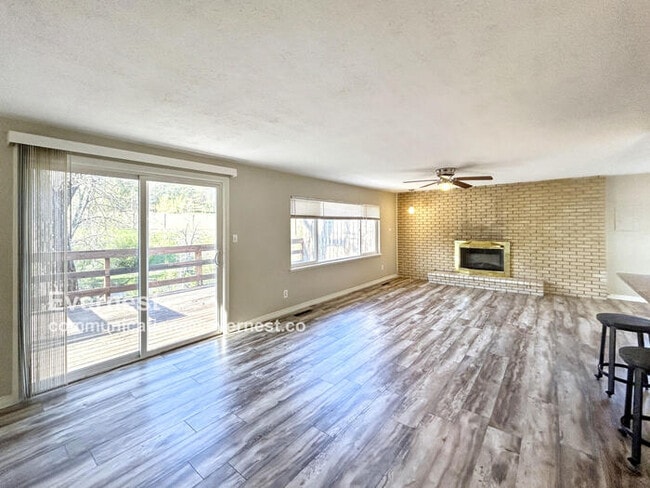 Building Photo - 2507 Flintridge Dr