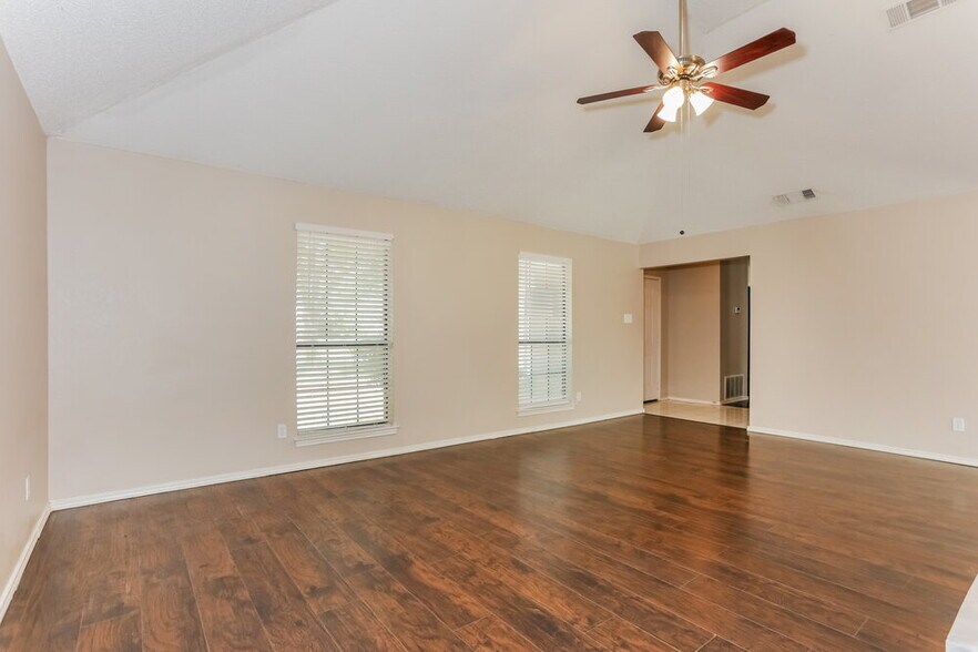 Building Photo - 3309 Country Creek Ln