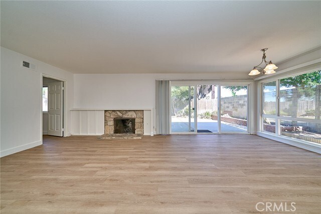 Building Photo - 27916 Alvarez Dr