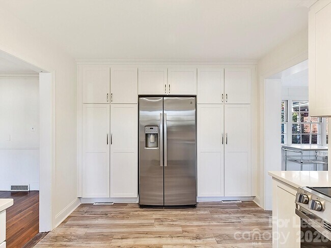 Building Photo - 711 Mt Vernon Ave