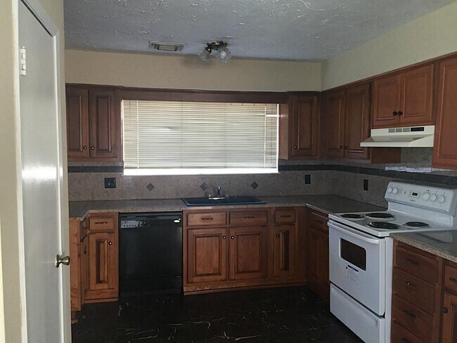 Building Photo - 15714 Baybriar Dr