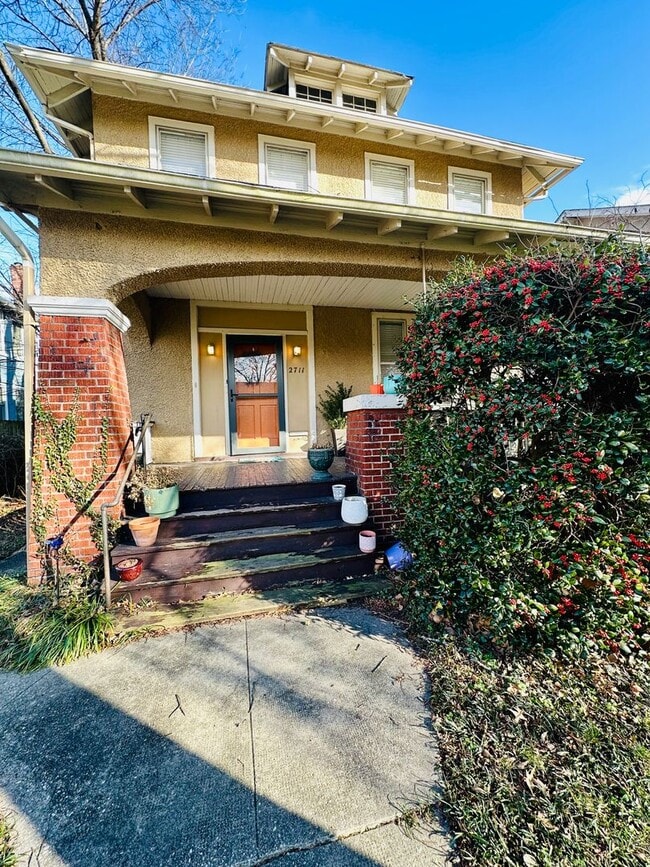 Building Photo - Gorgeous 4bdrm/1.5bth Home Located on Seminary Avenue in Richmond's North Side!!