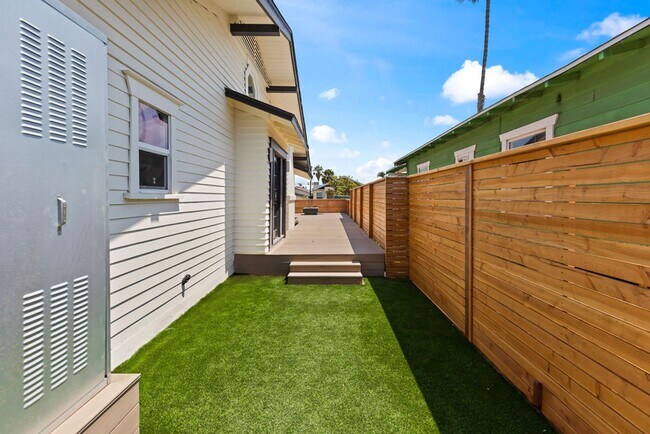 Building Photo - incredible home 3 bedroom, loft
