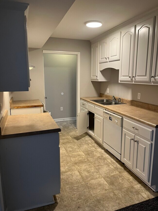 Building Photo - AVS2 AJ Duplexes