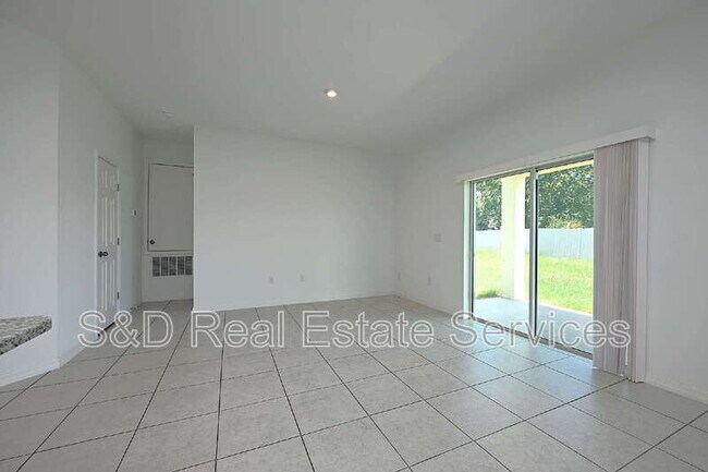 Building Photo - 685 Crown Rose Dr