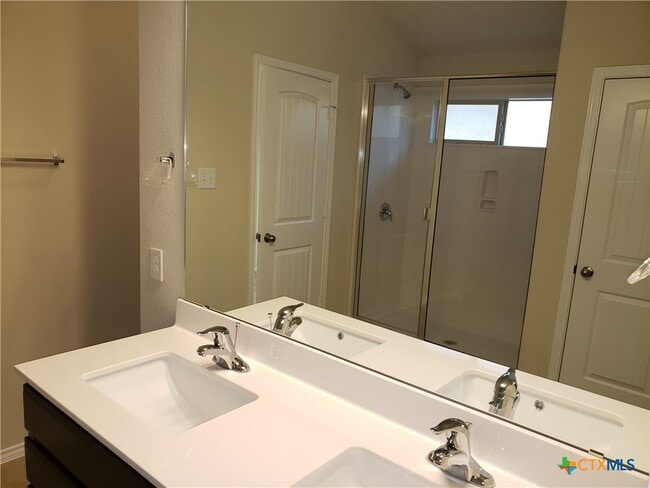 Building Photo - 5550 Perdita Dr