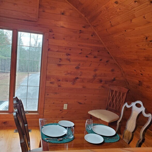 Dinning - 1087 Walker Rd