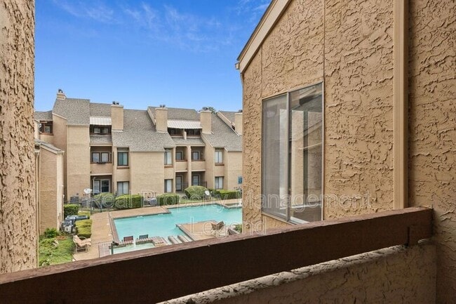 Building Photo - 5550 Spring Valley Rd