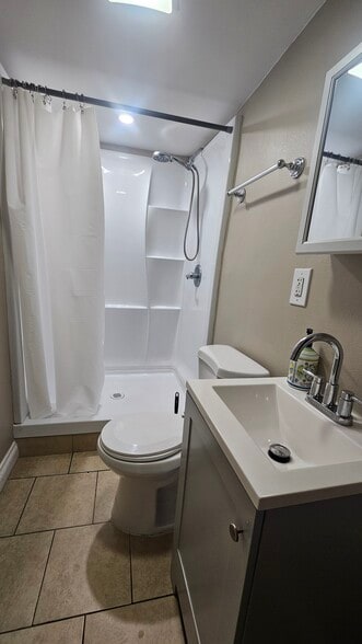 bathroom - 13939 Facade Ave