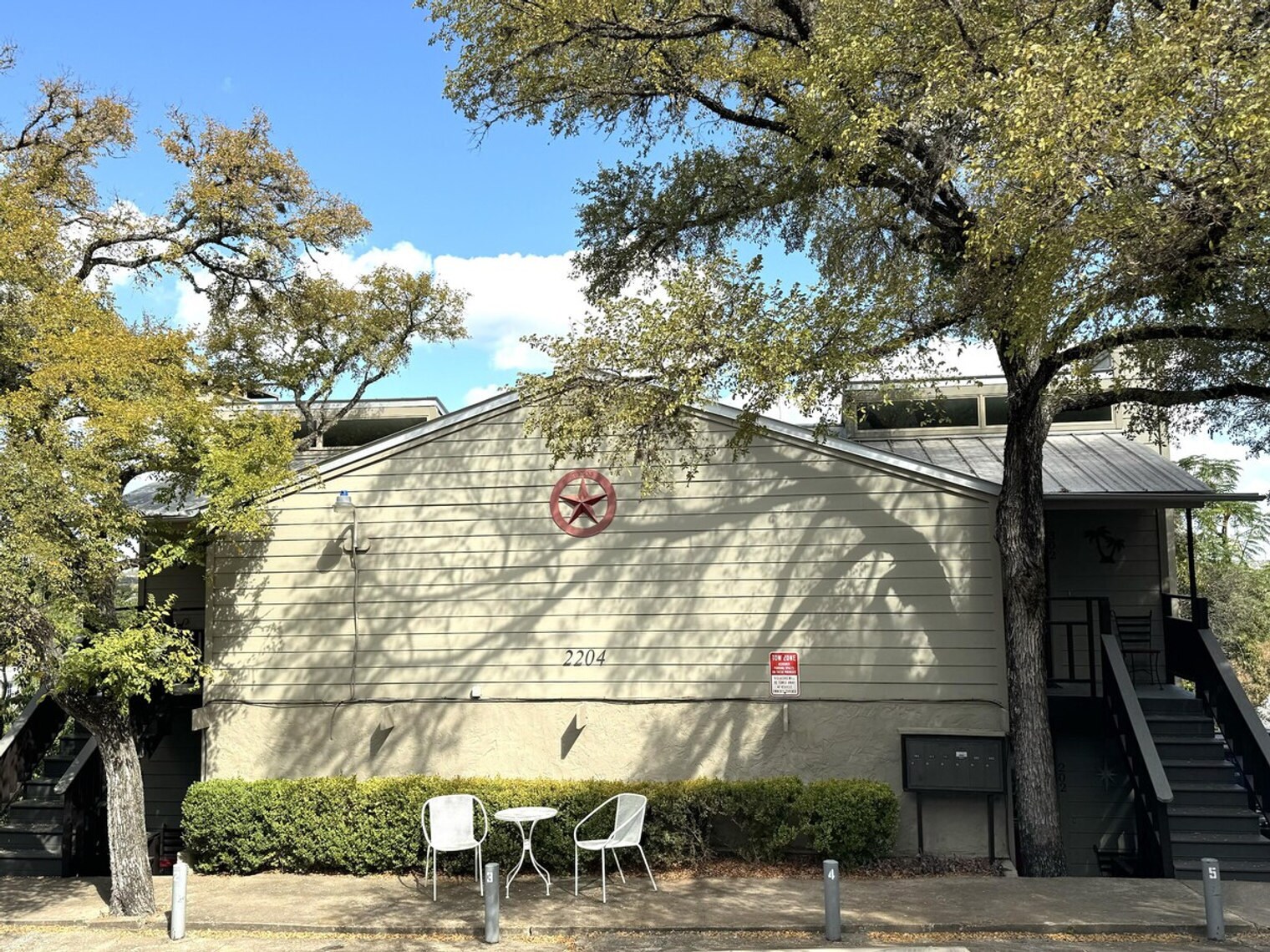 Building Photo - 2204 Trailside Dr