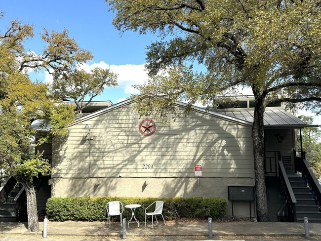Building Photo - 1200 Hollow Creek Dr