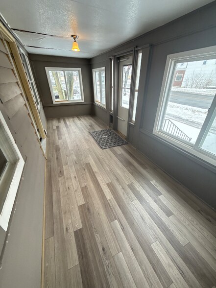 Building Photo - 130 Main St