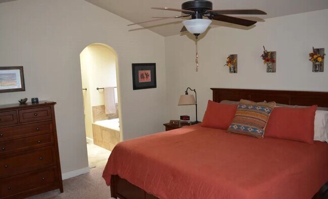 Building Photo - Beautiful 4 Bedroom Home in Desirable Springs Ranch Area!
