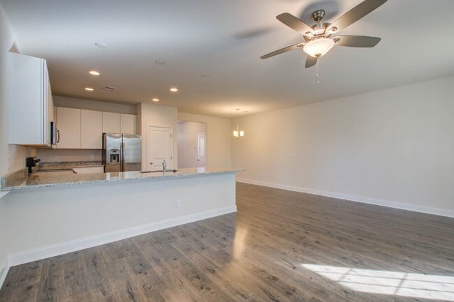 Building Photo - 7821 Montview Rd