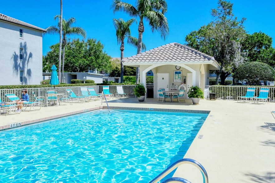 Building Photo - 8750 Olde Hickory Ave