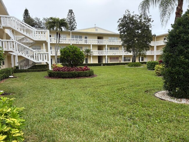 Building Photo - 186 Dorset E