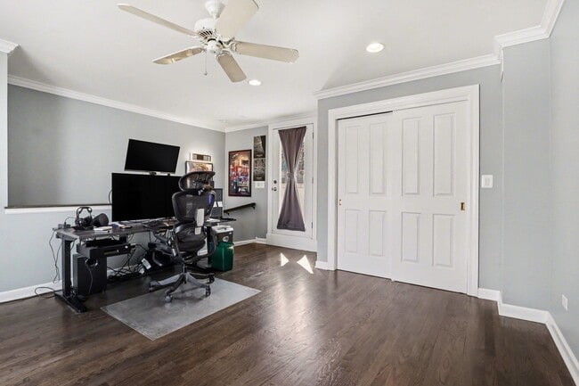 Building Photo - 331 E Cullerton St