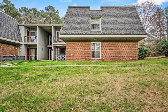 Building Photo - 2 Bed 1.5 bath Condo - Close to UNC!  Beautifully Renovated! $500 off first month's rent!