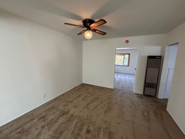 Building Photo - Lovely house for rent: 4 bed 1.75 bath in ...