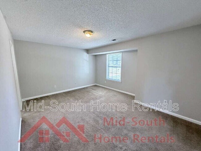 Building Photo - 6007 Hickory Cove