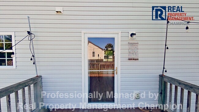 Building Photo - 3 BD/2.5 BA Home with Fenced Yard & Attached Garage