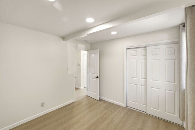 Building Photo - 2563 Greer Rd