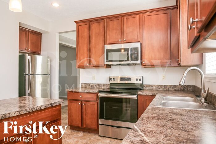 Building Photo - 2547 Greythorne Dr
