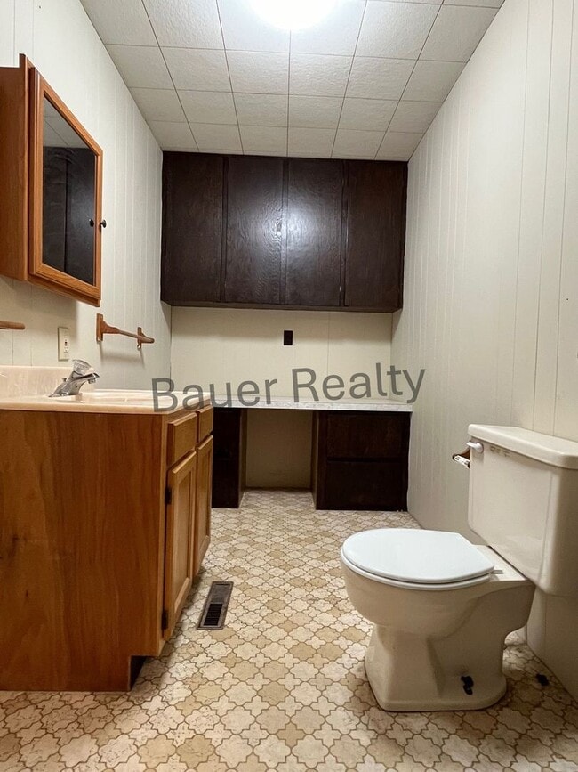 Building Photo - 3 -4 Bedroom Home Near Brookside Park