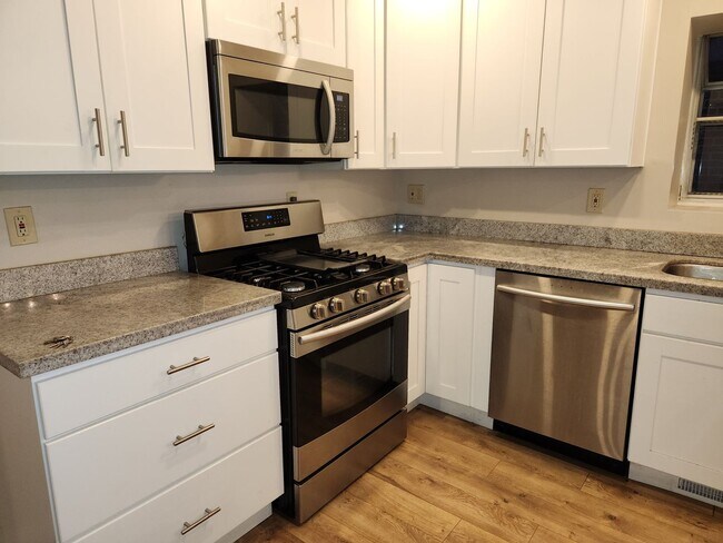 Building Photo - Spacious 5 Bd 2.5 Bath Home in Millcreek