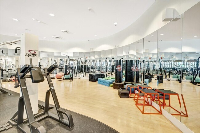 Building Photo - 5600 Collins Ave