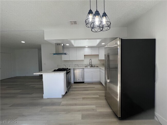 Building Photo - 1498 Tamareno Cir