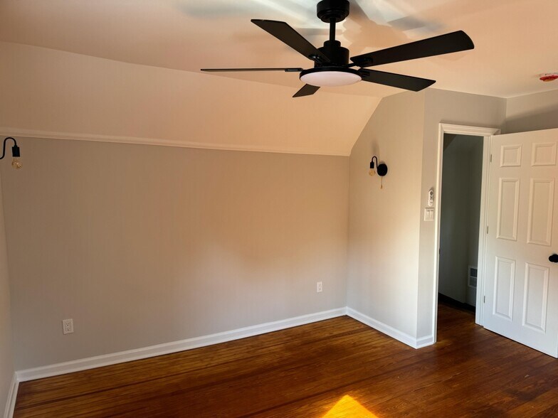 Building Photo - 24 S Rockland Ave