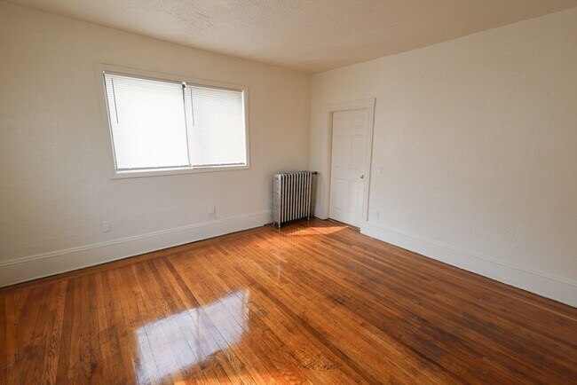 Building Photo - 114 Amory St
