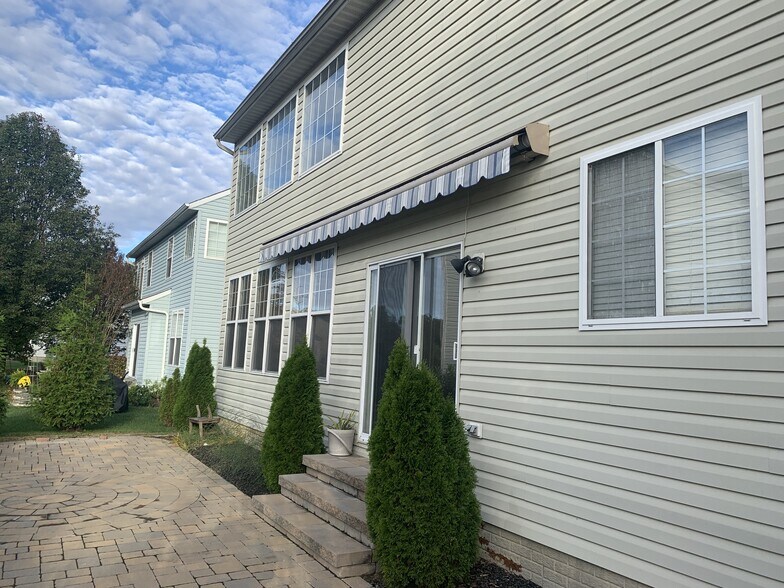 Building Photo - 805 Anna Ln