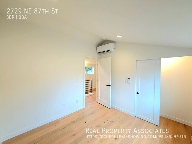 Building Photo - 2729 NE 87th St