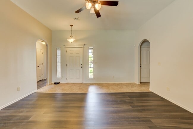 Building Photo - 3 Bed / 2 Bath in Prime Broken Arrow Location