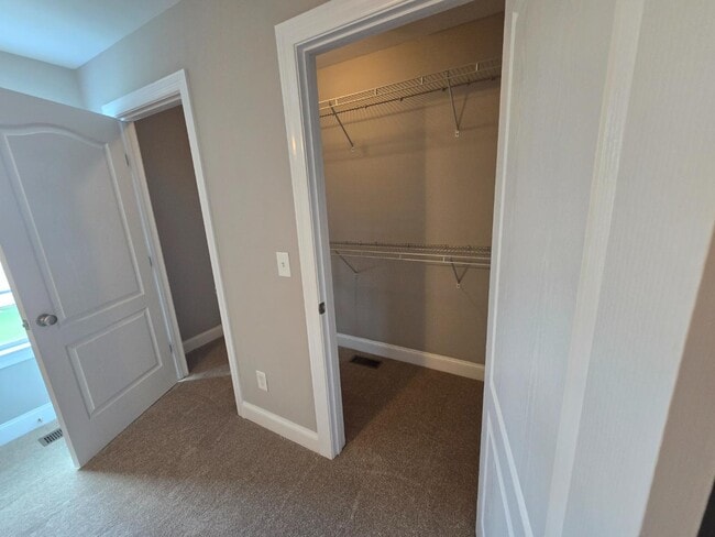 Building Photo - 729 Cobblestone Dr
