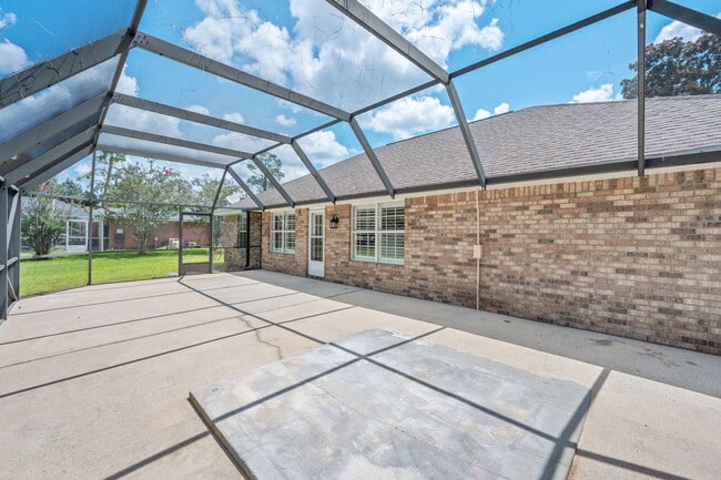 Building Photo - 1402 Ernest Hemingway Dr