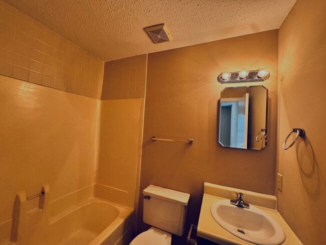 Building Photo - 30 Beacon Ct
