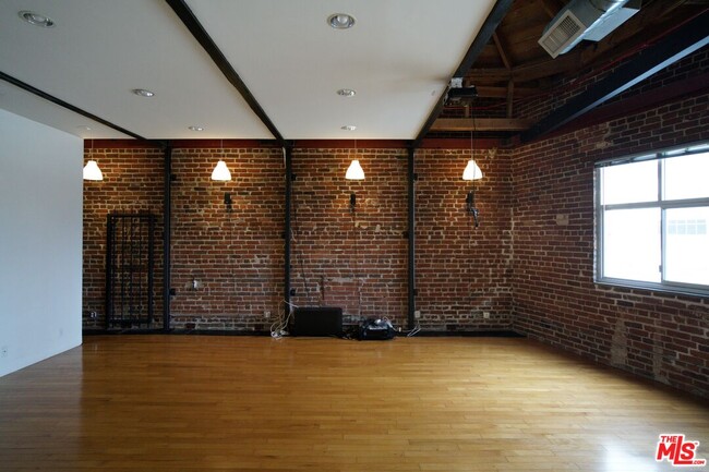 Building Photo - 500 Molino St