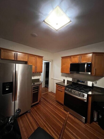 Kitchen - 78 Sawyer Ave