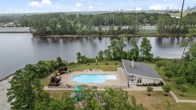 Building Photo - 1732 Defiance Dr