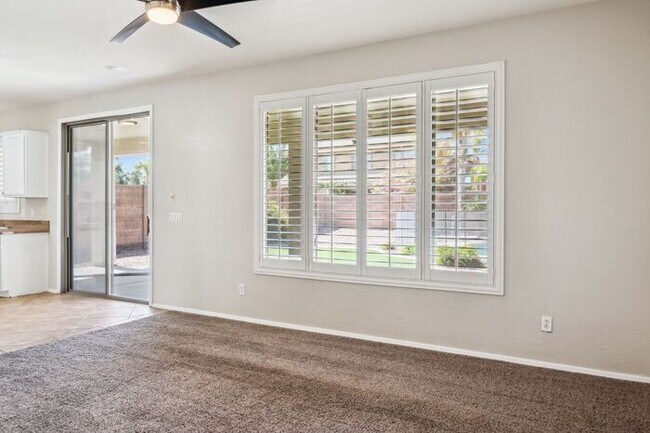 Building Photo - Beautiful 5 Bedroom 3 Bath home