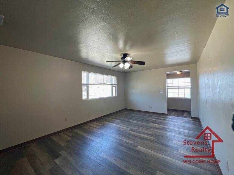 Building Photo - 1604 NW Lindy Ave