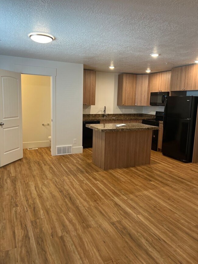 Primary Photo - 2 bedroom 2.5 bath townhome